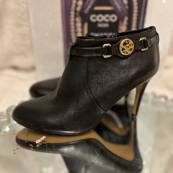 Coach Salene Black Leather Gold Logo Side-Zip Heels Ankle Booties size 7.5 B - Picture 8 of 9